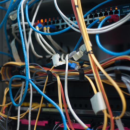 Bluetooth VS Aux Cables: Which is Best for Group Fitness?