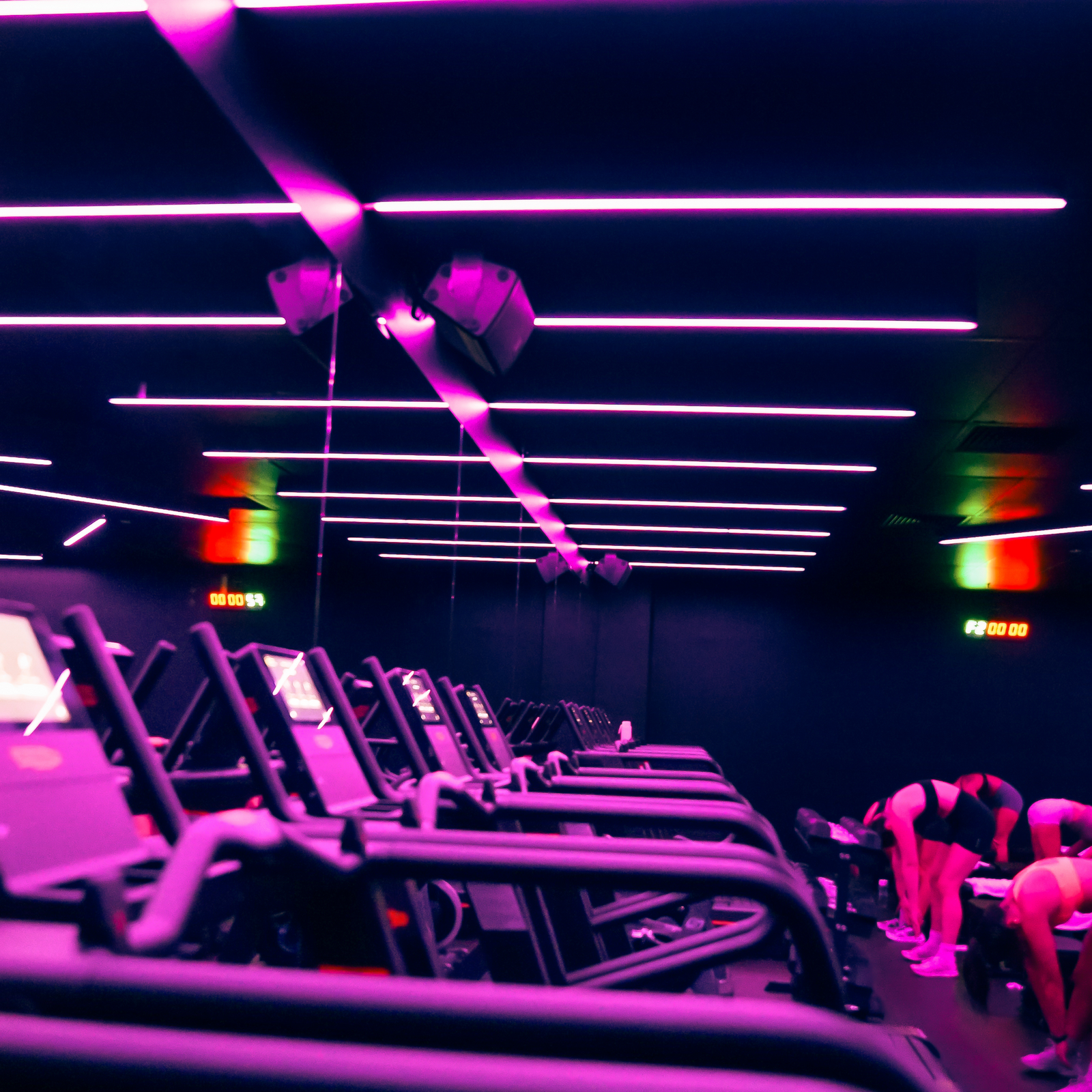 How Smart Lighting Can Help Your Gym Save Energy Without Compromising Vibe